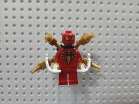 242108 LEGO Iron Spider - 2