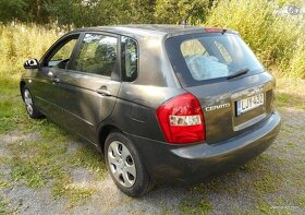 Kia cerato 2.0i hatchback 2005 - 2