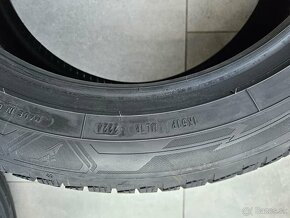 1/ sada nových zimných pneumatík goodyear 235/50 R18 - 2