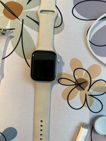 Apple Watch Series 8 45 mm Hviezdne biely hliník - 2