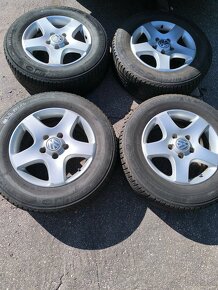 Volkswagen 235/65 r17 - 2