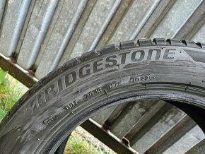 2 ks špičkové zimné pneu Bridgestone - 225/50 r17 98H - 2