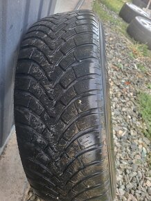 Predám zimné pneu  215/65 R16 - 2