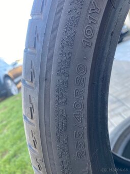 Letne pneu 255/40 R20 - 2