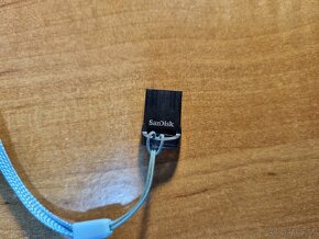 Predam SanDisk USB kluc 128GB. - 2