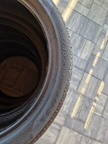 235/40 R19 96V - 2