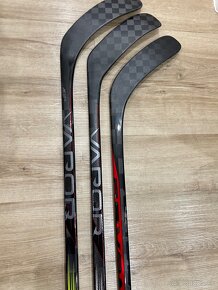 NOVÉ HOKEJKY - 77 - 82 - 95 FLEX - BAUER HYP2R + BAUER SYNC - 2