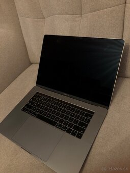 MacBook Pro 15 2019 (Touch Bar) 16/250 GB - 2