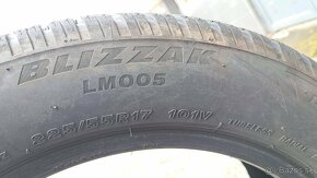 Predám 4 zimné pneumatiky Bridgestone Blizzak 225/55 R17 - 2