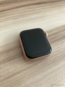 Apple Series 4 Gold Aluminium Case Pink Sand Sport Band 40MM - 2