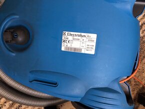 Predám kvalitný kompletný vysávač Electrolux ZE 355 za 50e - 2