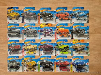 Hotwheels autíčka 2,5€ za kus mix - 2