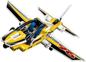 Lego Technic 42044 Vystavna akrobaticka stihacka - 2