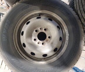 Predám zimné  preumatiky 215/70R15C 109/107R na dodávku - 2