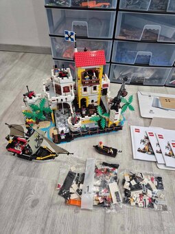 LEGO MIX 33kg + 10320 + 21322 (2x) - 2