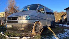 ☑️VW Multivan 2.5 TDi postel, stolík - 2