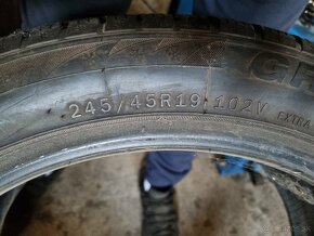 Predam zimne pneu 245/45 R19 - 2