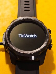 TicWatch Pro 4G - GPS / NFC / WiFi / Sport - Výborný stav - 2