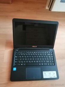 Asus E402M - 2