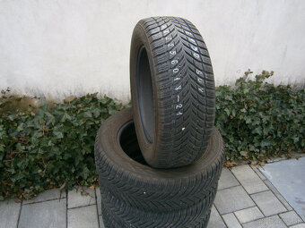 Predám 4x celoročné pneu Nokian 225/40 R18 103VXL - 2