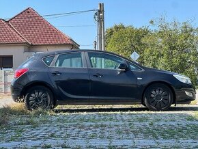 Opel Astra J 1.7 CDTI 2010 (92 kW) - 2