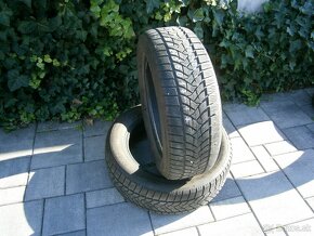 Predám 2x zimné pneu Dunlop SUV 215/60 R17 97HXL - 2