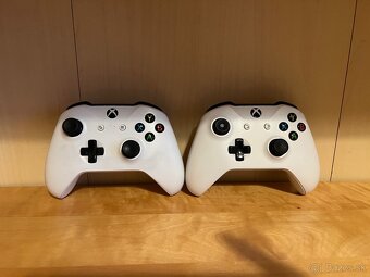 Predám 2 x Original Xbox One Controller s nabijackou - 2