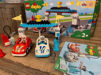 Predám Lego DUPLO 10947 - Pretekárske autá - Race Cars - 2