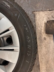 Predám zimne Pneu a  disky 175/65R 15 Toyota Yaris - 2