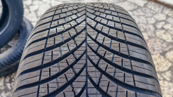 Celoročné pneu 225/55 R17 --- GOOD YEAR - 2