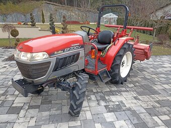 Yanmar EF330V ecotra 4x4 33koni - 2