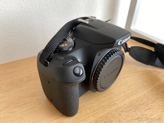 Canon EOS 2000D - 2