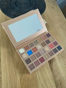 revolution glow paleta tieňov - 2