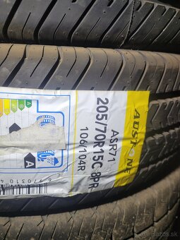 215/70 R15C - 2