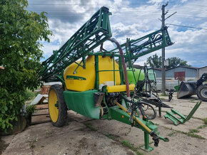 Ťahaný postrekovač JOHN DEERE M740 - 2