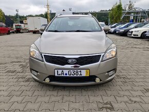 Predám Kia Ceed SW 2.0 CRDi 103 KW..Klíma,Tažné,Ohrev,Tempo - 2