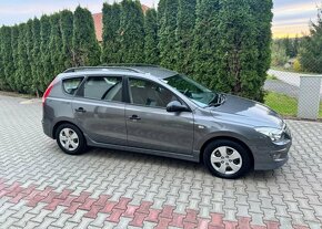 Hyundai i30 CW 1,4i CVVT , Klima benzín manuál 80 kw - 2