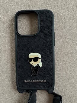 Karl Lagerfeld kryt na iPhone  15 pro - 2