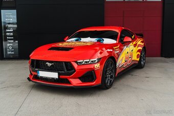 Lightning McQueen Ford Mustang GT 5.0 453 koní - 2