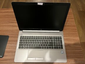 Zachovalý notebook HP 250 G7 + taška (1) - 2