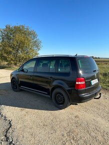 Volkswagen Touran 2.0 tdi DSG - 2