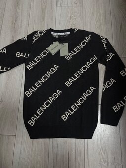 Balenciaga sveter - 2