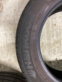 Predám dve pneumatiky Hankook 205 55 R16 - 2