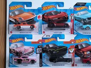 autíčka Hot Wheels - 2