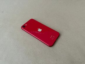 Predám iPhone SE 2020 (128 GB) – Red Edition - 2