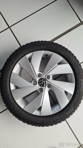 Predám orig. Alu VW Golf 5x112 R17 a zimne pneu. - 2