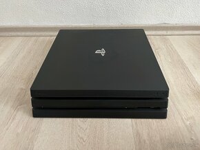 PREDAM PLAYSTATION 4 PRO + PS VR + 2 OVLADAČE + HRY - 2