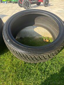 Predám zimné pneu Kumho 235/40 R19 - 2