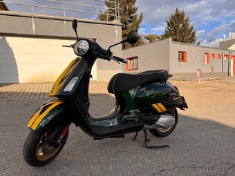 2022 PIAGGIO VESPA 300 GTS HPE RACING SIXTIES 3000 km - 2