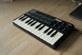 Akai MPK mini - 2